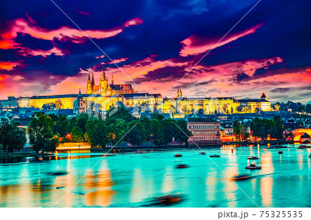 Beautiful view of the Prague Castle from the Charles Bridge.Prague.Czech Republic. 75325535