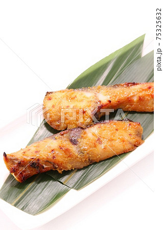 サワラの西京焼き 焼き魚 魚料理 サワラの西京焼き 焼き魚 魚料理 75325632