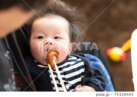 自宅でお食い初めのお祝い 75326445