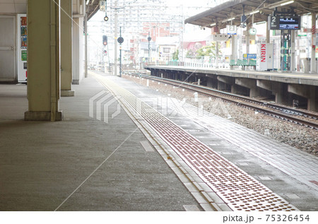 鉄道 プラットホーム 鉄道 プラットホーム 75326454