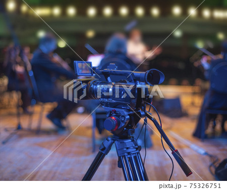 online stream of a concert at the Philharmonic 75326751