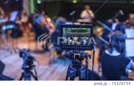 online stream of a concert at the Philharmonic 75326754