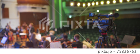 online stream of a concert at the Philharmonic 75326763