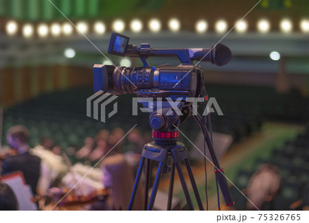 online stream of a concert at the Philharmonic 75326765