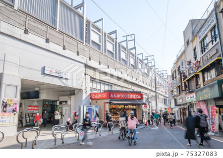 都市風景 東横線学芸大学駅前の街並み 東京都目黒区 都市風景 東横線学芸大学駅前の街並み 東京都目黒区 75327083
