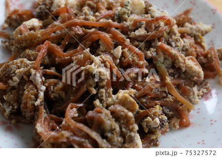 つくしの卵とじ つくしの卵とじ 75327572