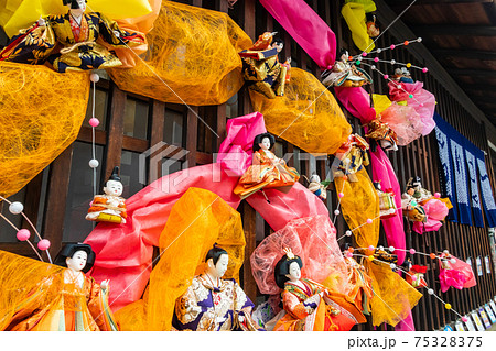 雛人形が飾られた、有松の古い町並み〈愛知県名古屋市〉 75328375