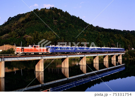 1997年 紀勢本線を行くDD51749+14系F-1臨 1997年 紀勢本線を行くDD51749+14系F-1臨 75331754