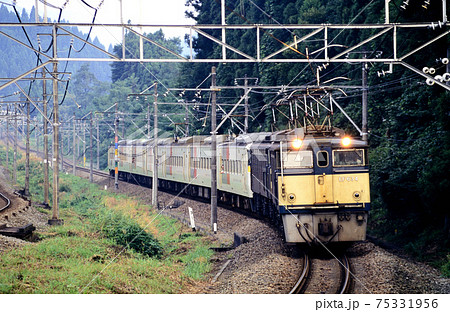 1997年 旧信越本線を行くEF634重連の185系電車 1997年 旧信越本線を行くEF634重連の185系電車 75331956