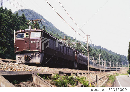 1997年　旧信越本線を行くEF6324重連の489系L特急あさま 75332009