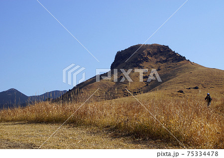 阿蘇　南外輪山「一の峰・二の峰」　ファミリー登山の人気コース 75334478