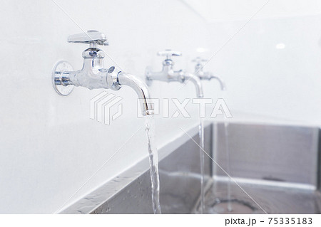 水道の蛇口 75335183