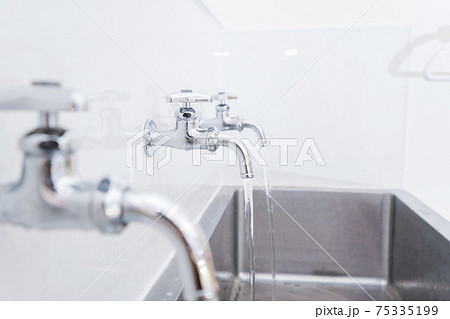 水道の蛇口 75335199