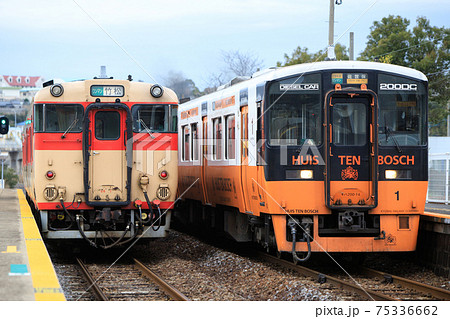 キハ200系 快速「シーサイドライナー」とキハ66系国鉄色（JR九州） 75336662