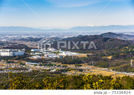 愛知県　春日井市弥勒山からの展望　伊吹山方面 75336924