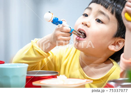 子供 箸 食べ 75337077