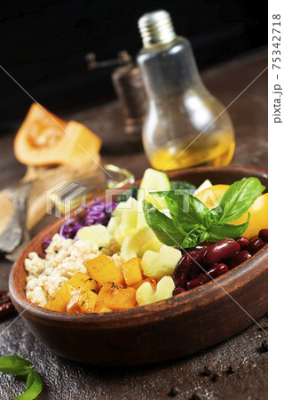 salad 75342718