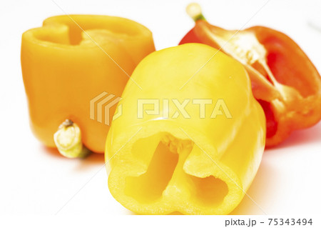 カラフルなパプリカのイメージ 75343494