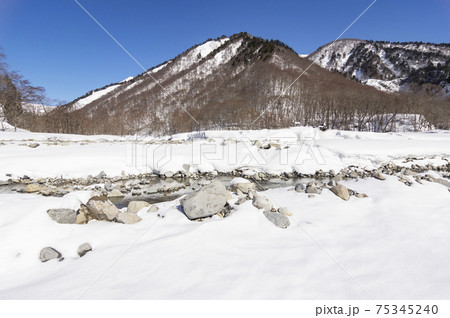 谷川岳雪景色 75345240