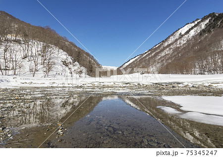 谷川岳雪景色 75345247