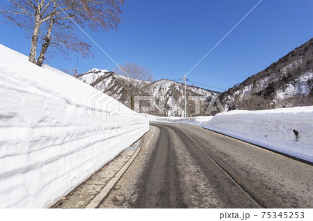 谷川岳雪の壁 75345253