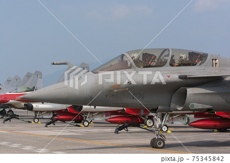 フランス空軍ラファールB操縦席 75345842