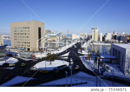 釧路市 冬の幣舞橋【北海道】 75346071