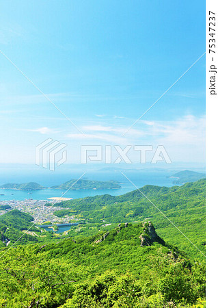 香川県 小豆島 青空の寒霞渓展望台からの風景 香川県 小豆島 青空の寒霞渓展望台からの風景 75347237