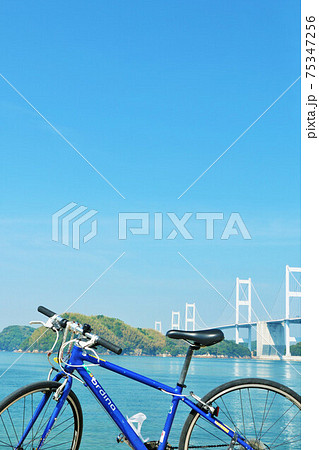 愛媛県 青空のしまなみ海道と自転車 愛媛県 青空のしまなみ海道と自転車 75347256
