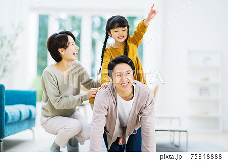 ファミリー　家族 75348888
