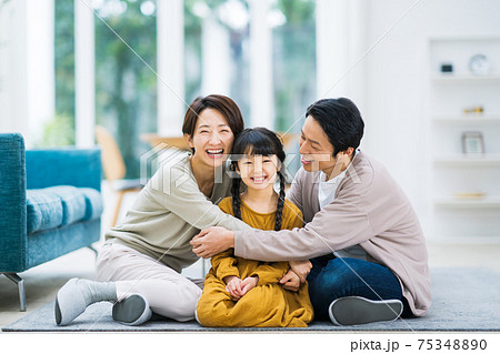 ファミリー　家族 75348890
