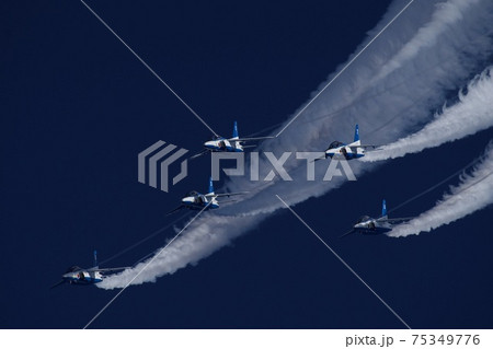 ブルーインパルス 青空とスモーク ブルーインパルス 青空とスモーク 75349776