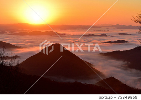 大江山からの福知山盆地の雲海 75349869