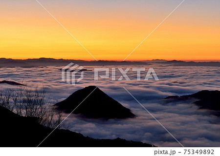 大江山からの福知山盆地の雲海 75349892