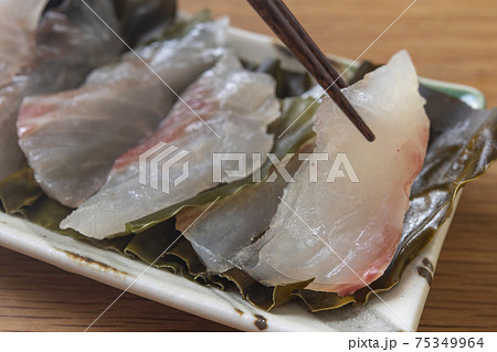 鯛の昆布締め 75349964