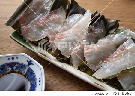 鯛の昆布締め 75349966