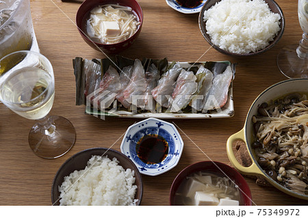 鯛の昆布締めの食卓 75349972