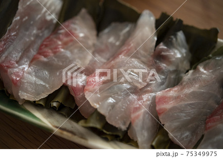 鯛の昆布締め 75349975