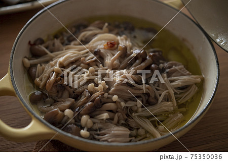 熱々のアヒージョ 75350036