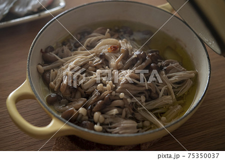 きのこのアヒージョ きのこのアヒージョ 75350037