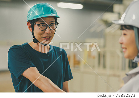 Newspaper Printing Factory 75352573