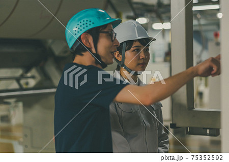 Newspaper Printing Factory 75352592