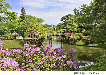 桂離宮 初夏の池泉回遊式庭園 桂離宮 初夏の池泉回遊式庭園 75352739