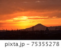夕焼けと富士山 75355278