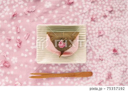 桜餅のテーブルフォト 桜餅のテーブルフォト 75357192