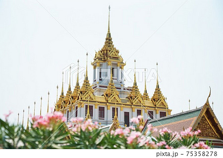 タイ・バンコクの寺院、ワット・ラチャナダラム、ロハプラサート 75358278