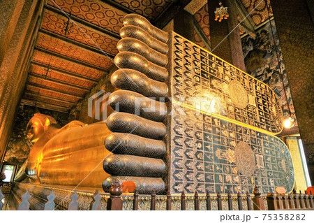 Reclining Buddha of Wat Pho in Bangkok, Thailand 75358282