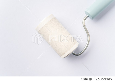 埃が付いた粘着カーペットクリーナー 埃が付いた粘着カーペットクリーナー 75359485