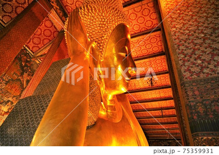 タイ国バンコクのワット・ポー（Wat Pho）の大寝釈迦仏、涅槃像 75359931