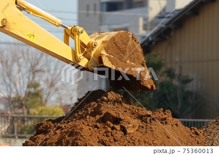 作業中のショベルカー イメージ 作業中のショベルカー イメージ 75360013